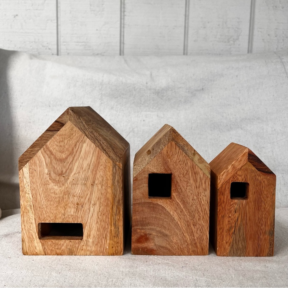 Magnolia wooden nesting houses
